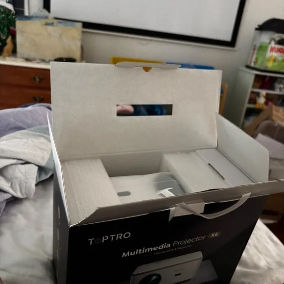 Toptro Projector - Picture 2 of 2